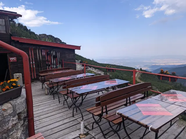 Yastrebetz Hut