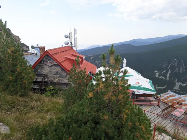 Yastrebetz Hut