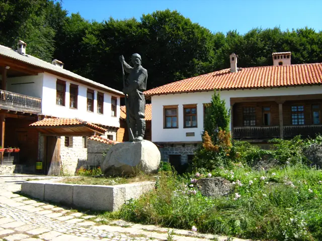 Buntovna Hut
