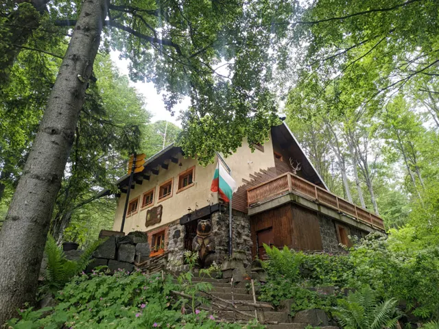 Хижа "Камен дел"