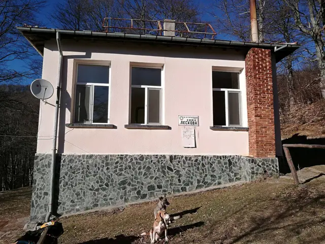 Хижа "Лескова"