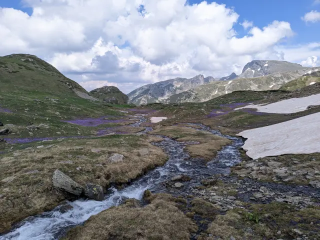 Malyovitsa (right), as seen from the Urdin Cirque