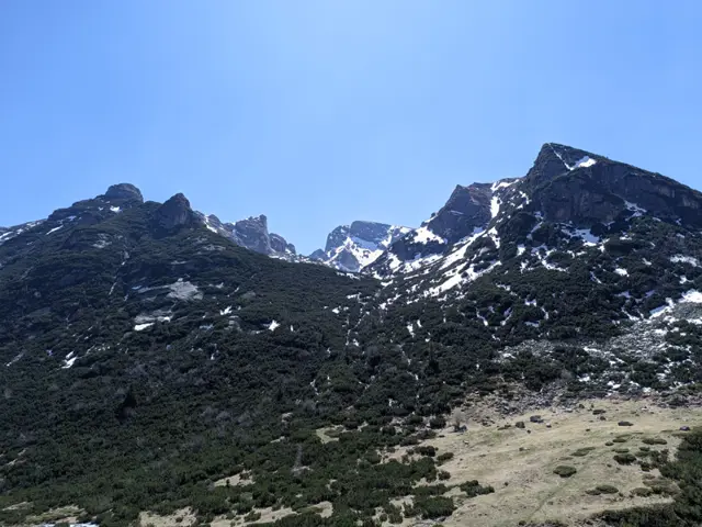 Malyovitsa (center), as seen from Urdina Valley