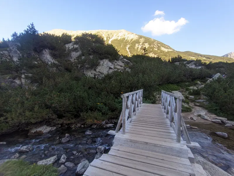 Junction between the trails for Banderitsa Gate and Banderski Lakes