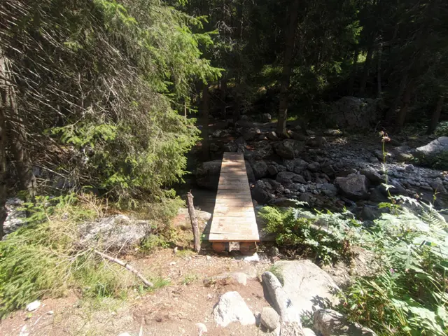 Lovna Hut – Vada Hut